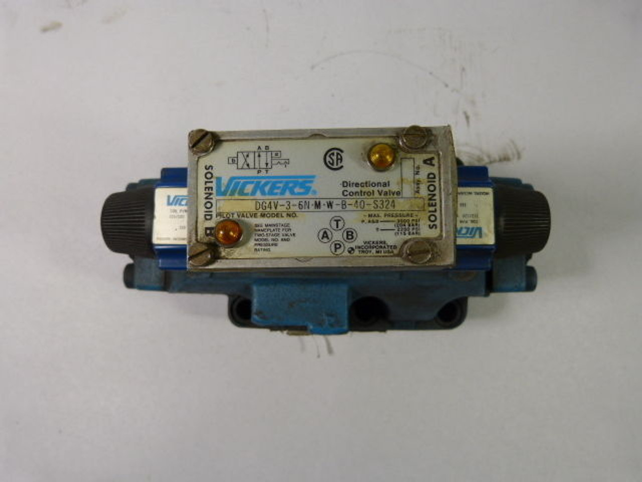 Vickers DG4V-3-6N-MW-B-40-S324 Directional Control Valve USED