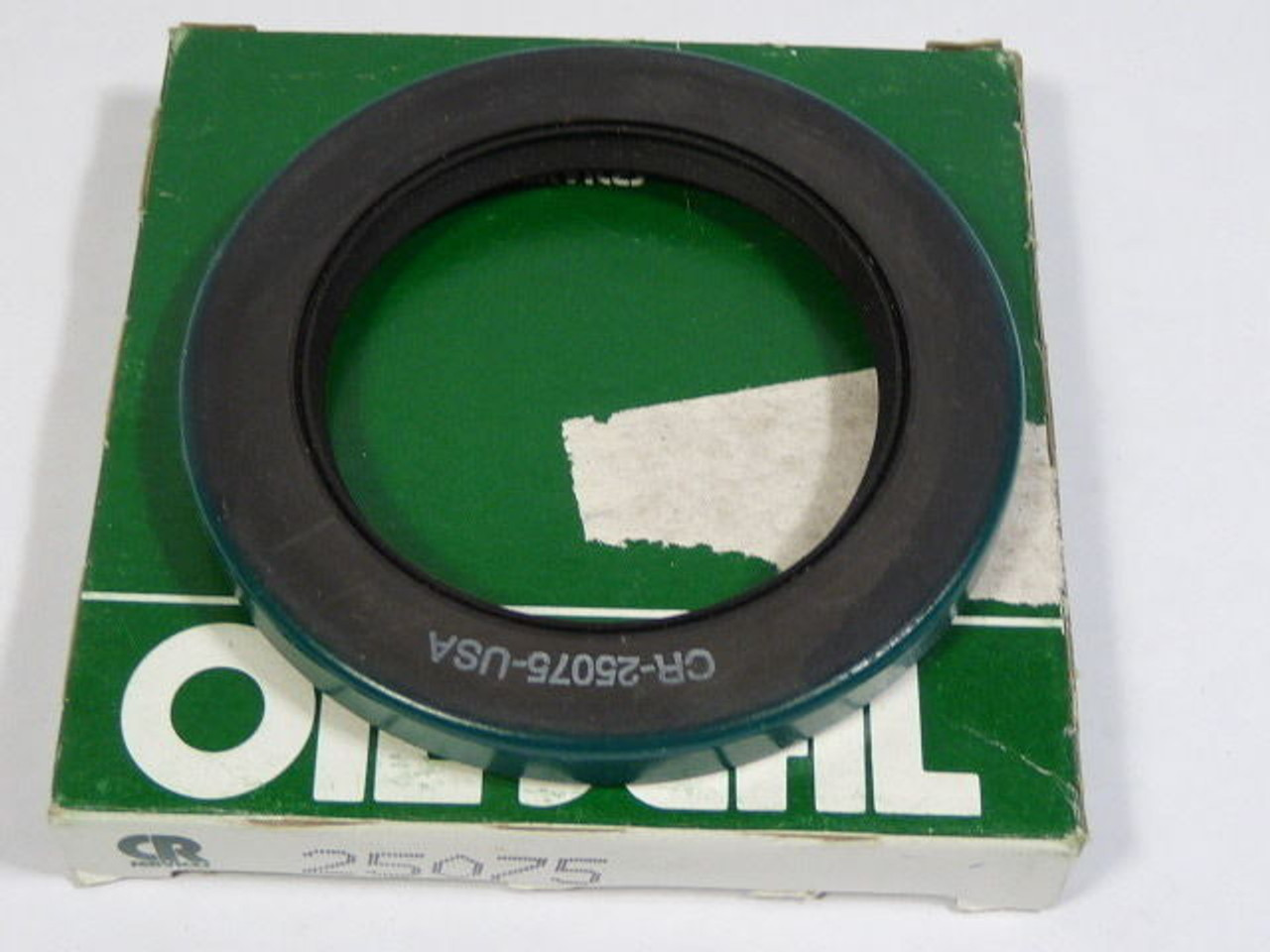 Chicago Rawhide 25075 Oil Seal 2.5in Shaft ! NEW !