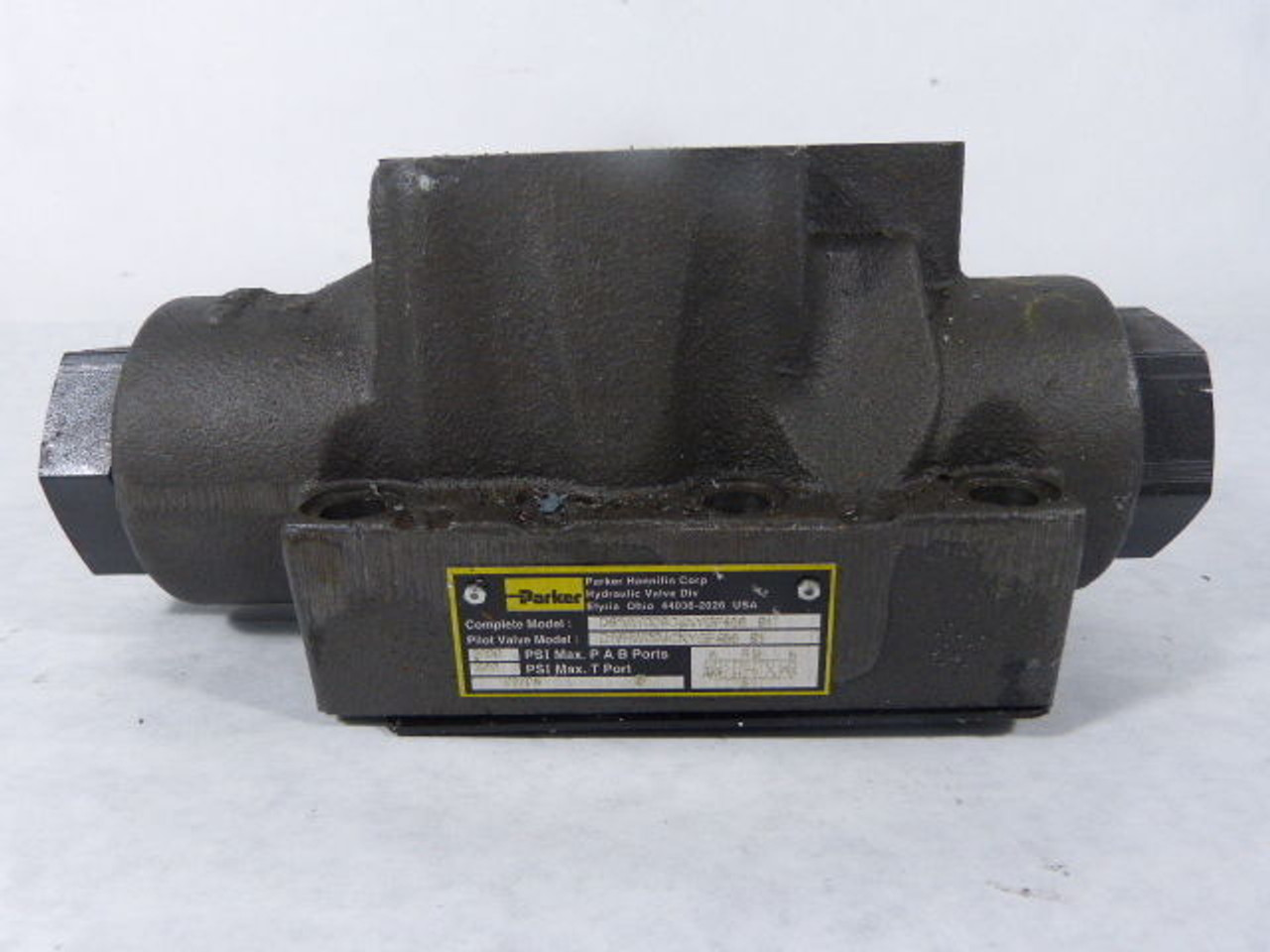 Parker D61VW006C4NYCF5682 Hydraulic Directional Valve USED