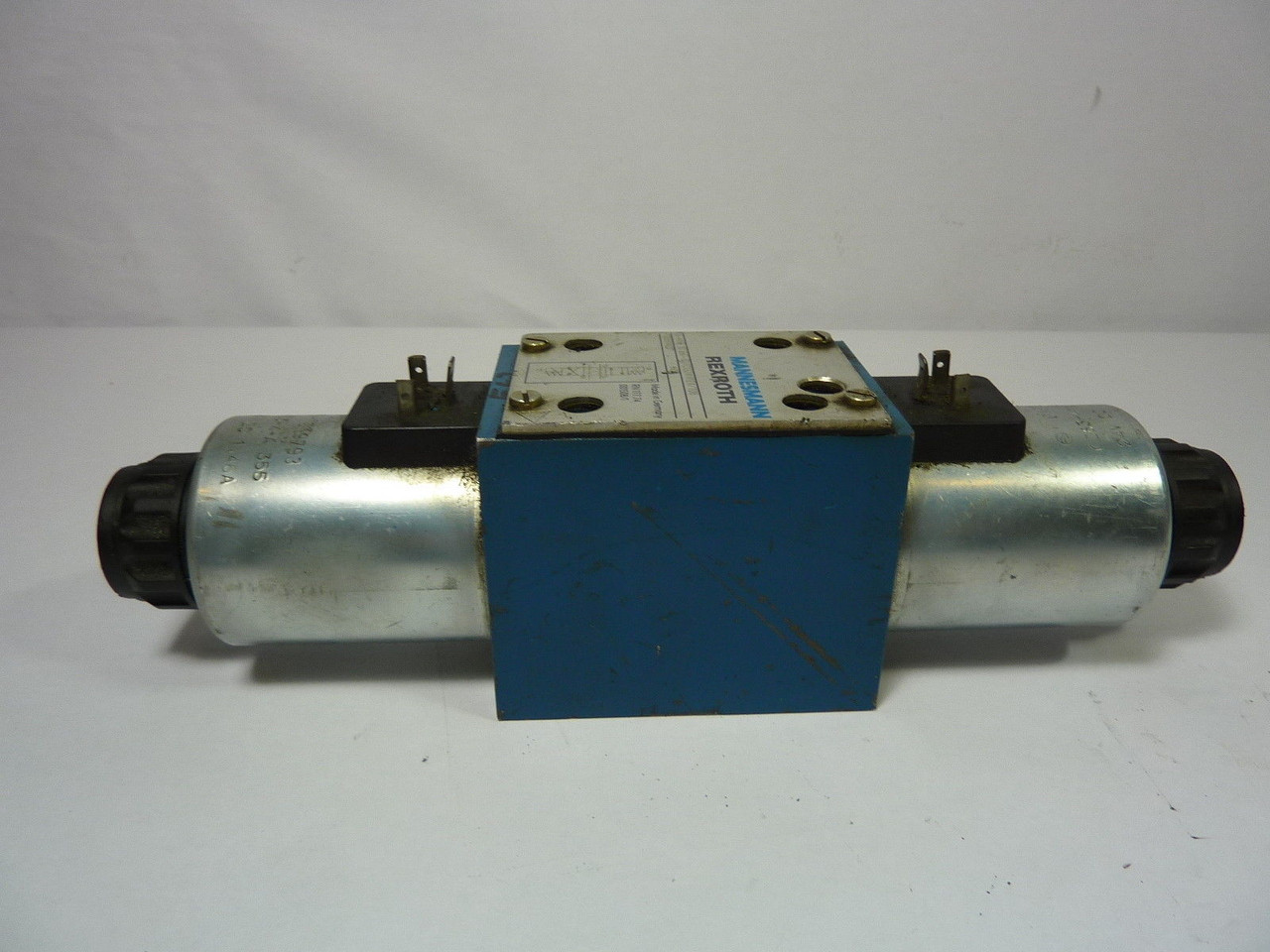 Rexroth 5-4WE10-E67-32/CG24N9Z4/T08 Directional Control Valve USED