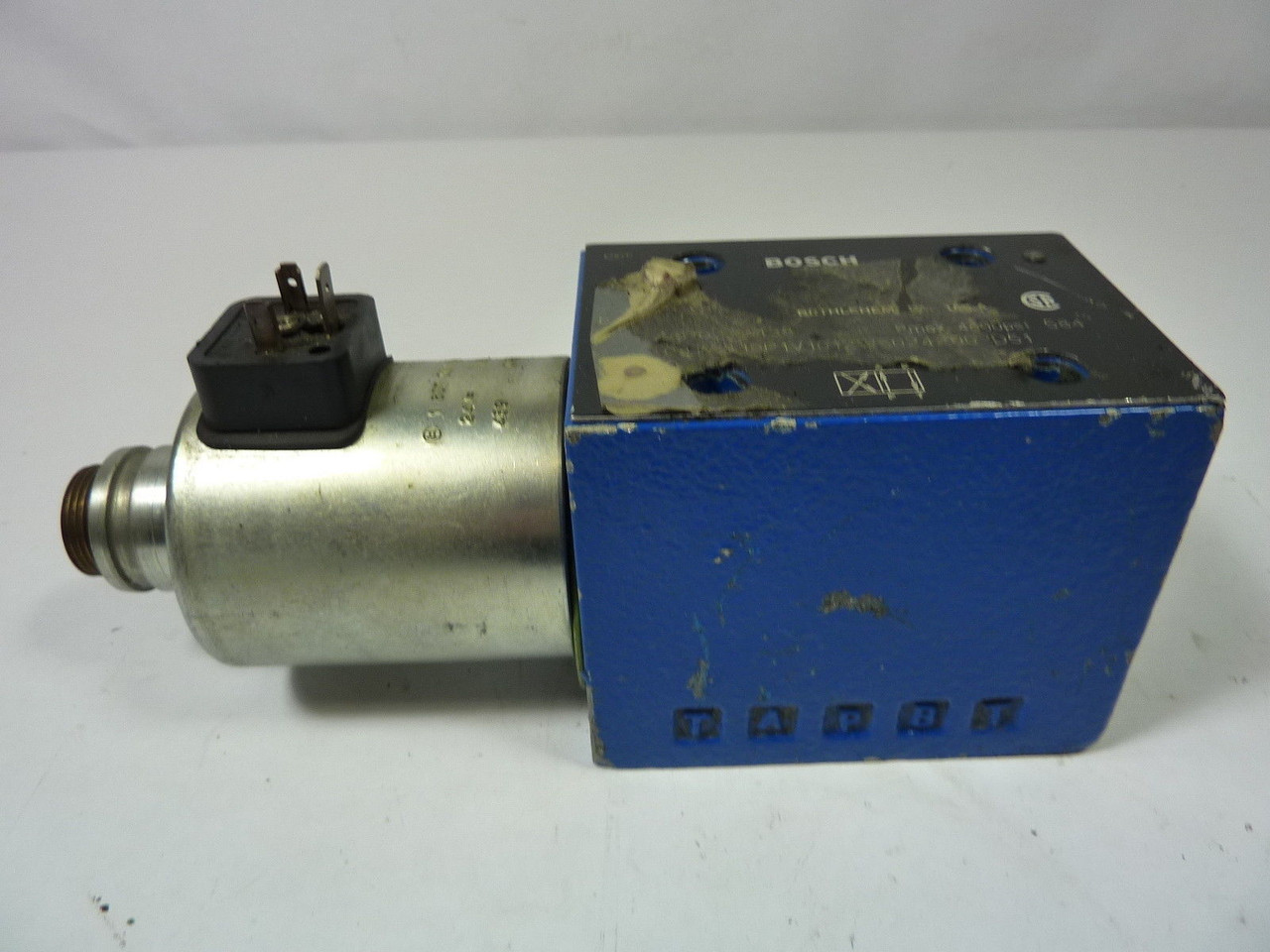 Bosch 9810232438 Directional Control Valve USED