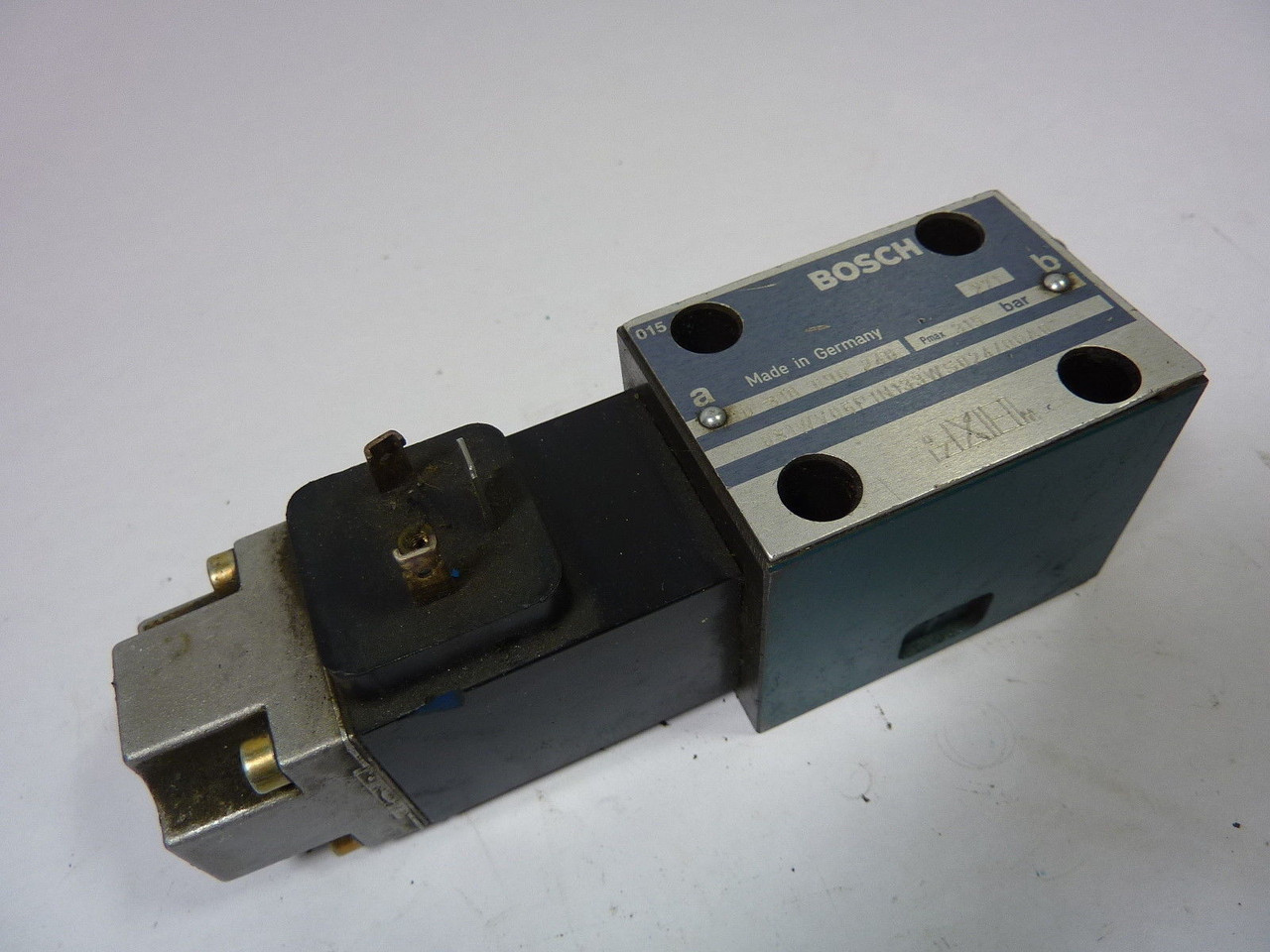 Bosch 0-810-090-240 Solenoid Valve USED