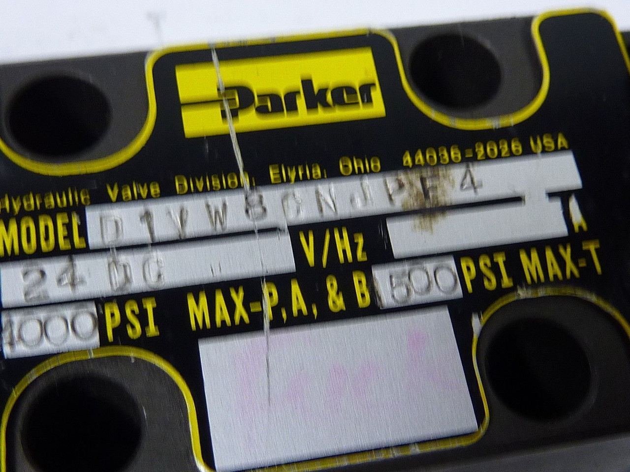 Parker D1VW8CNJPF4 Directional Control Valve USED