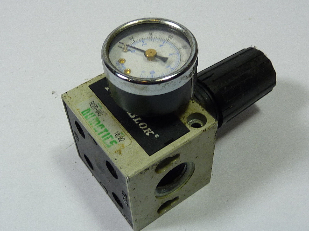 Numatics R22R-04G Pneumatic Regulator w/ Gauge USED