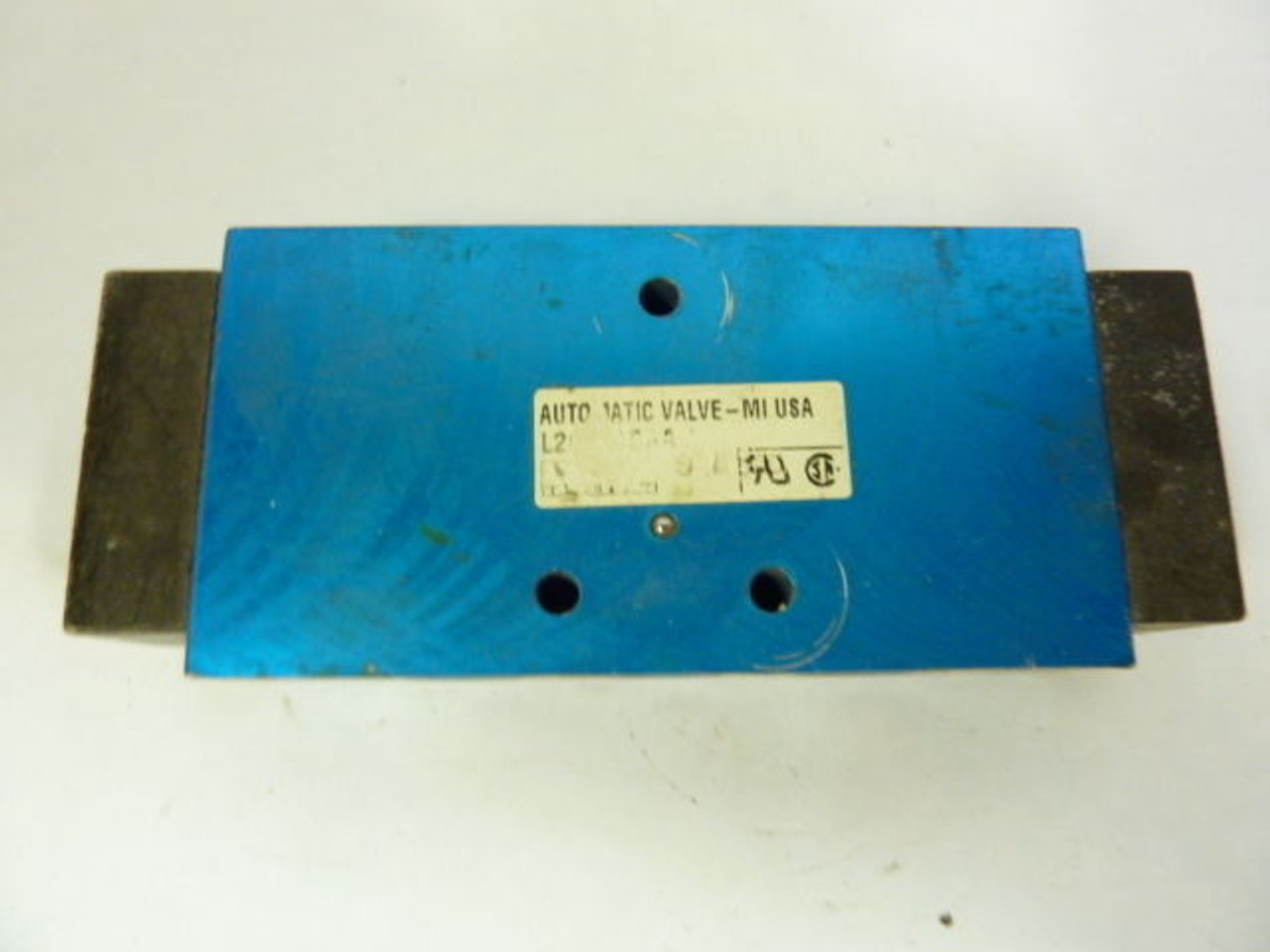 Automatic Valve L2M-HMB-AA Pneumatic Valve Part USED