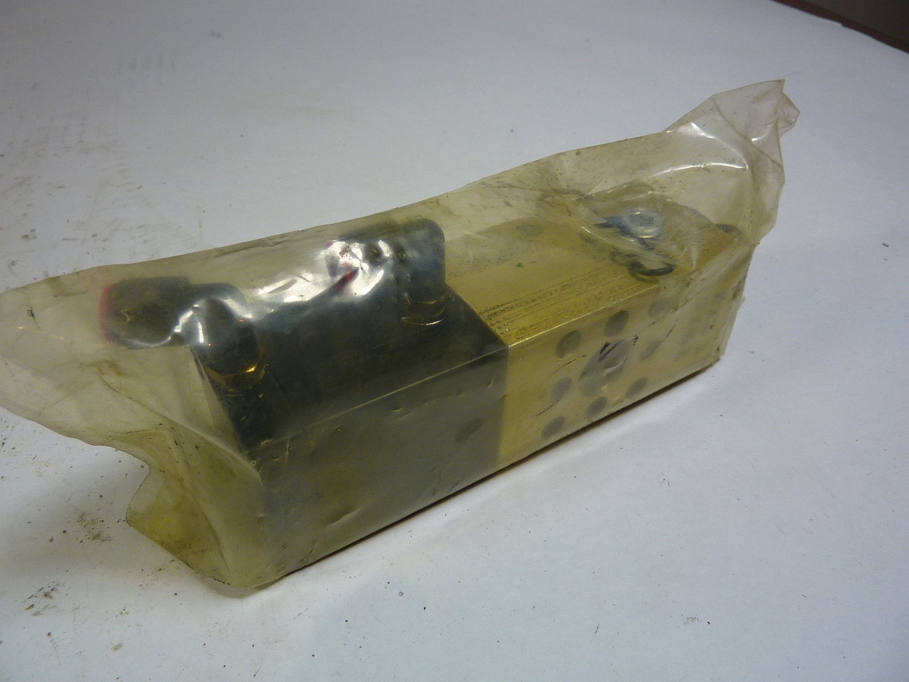 Bosch 402998 Pneumatic Valve Adapter ! NEW !