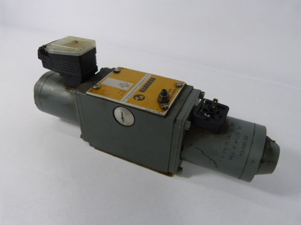 Rexroth 5-4WE10E11/LW110RNZSC/5 Directional Control Valve USED