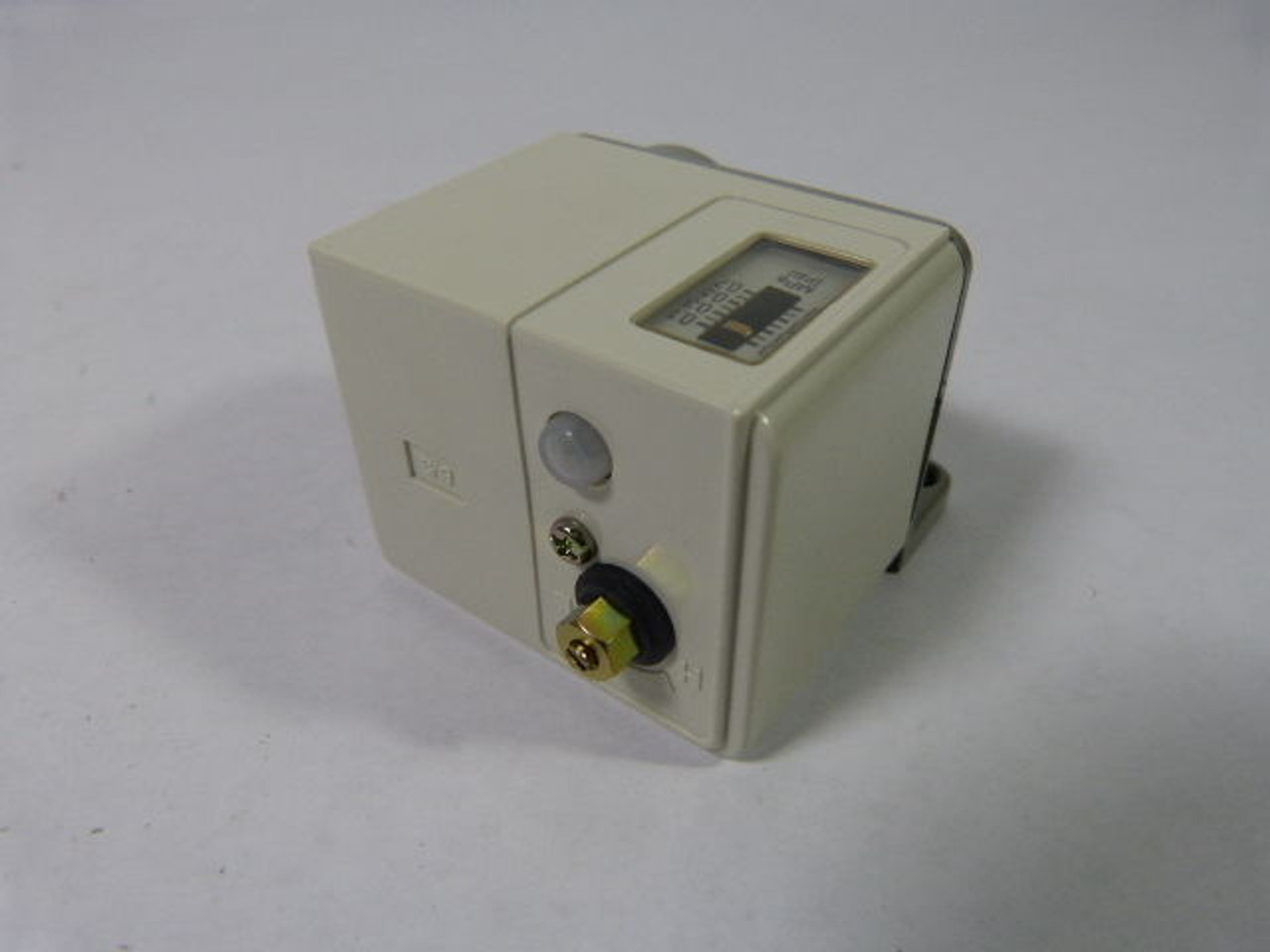 SMC IS3000-N02L1-X205 Pressure Switch  psi Display ! NEW !