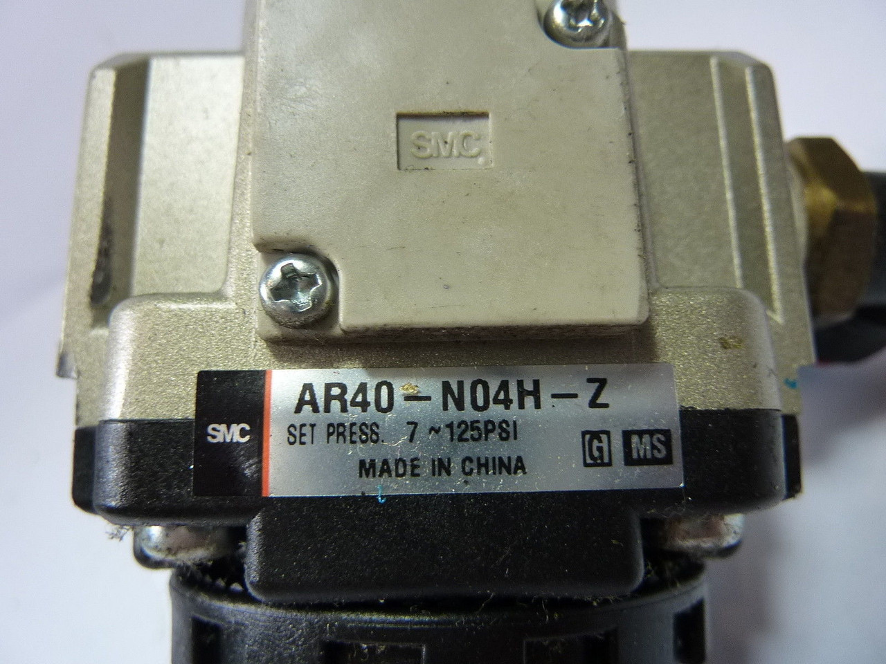SMC AR40-N04H-Z Regulator Check Valve Dented Gauge USED