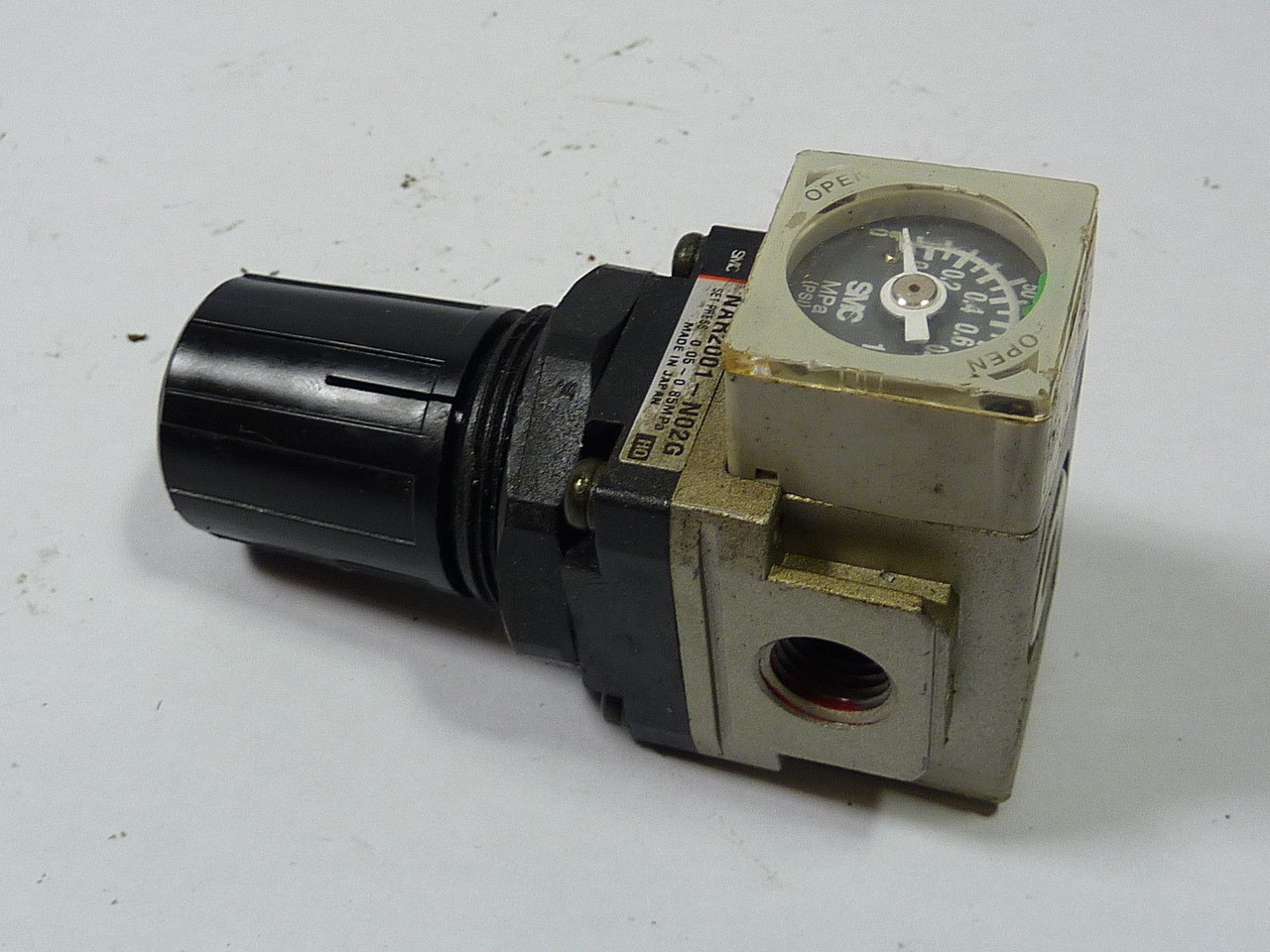 SMC NAR2001-N02G Pneumatic Regulator USED