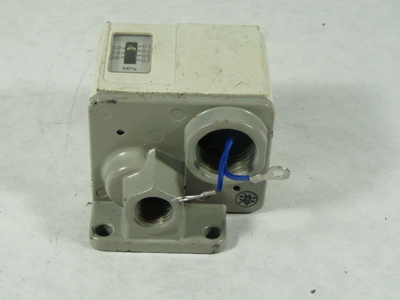 SMC IS300002L1 Pressure Switch 0.1-0.7MPa USED