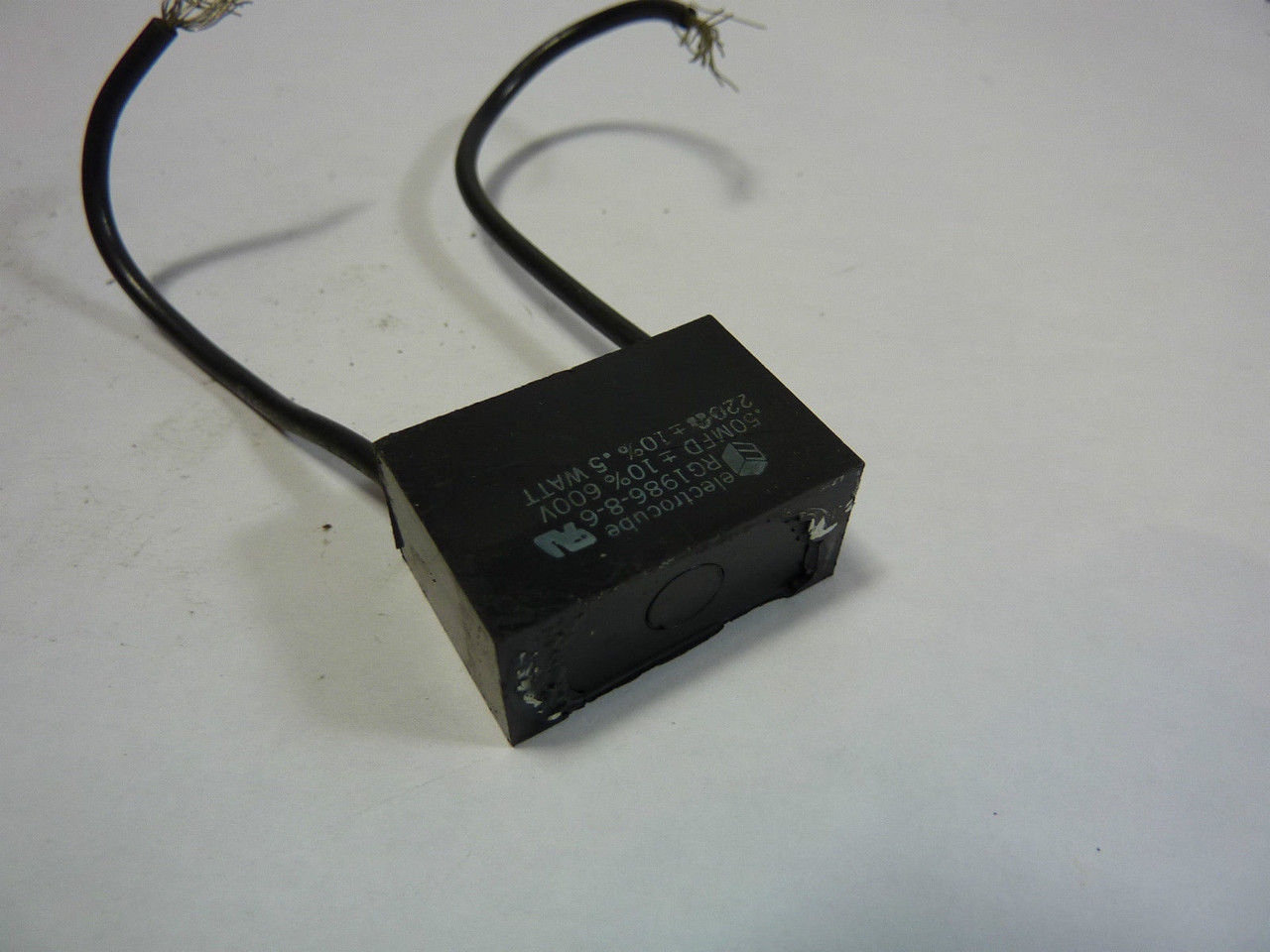 Electrocube RG1986-8-6 RC Network 1/2W 600V USED