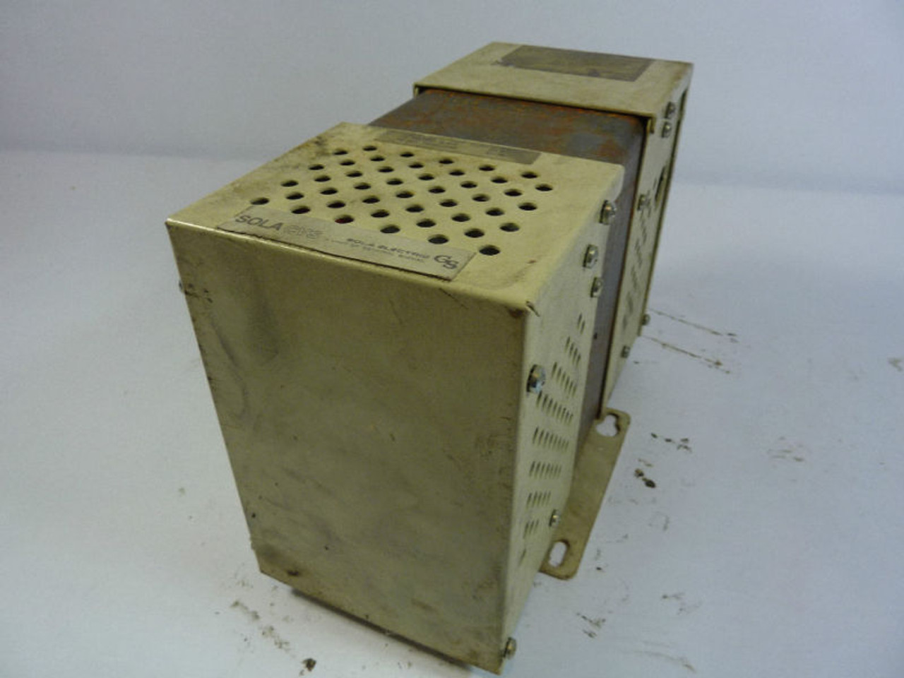 Sola 23-23-125-8 Constant Voltage Transformer 250VA Pri 95-130V Sec 120V USED