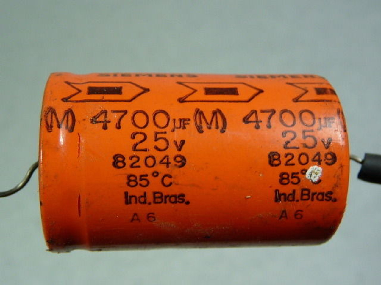 Siemens 82049 Electrolytic Axial Capacitor 4700uF 25V USED