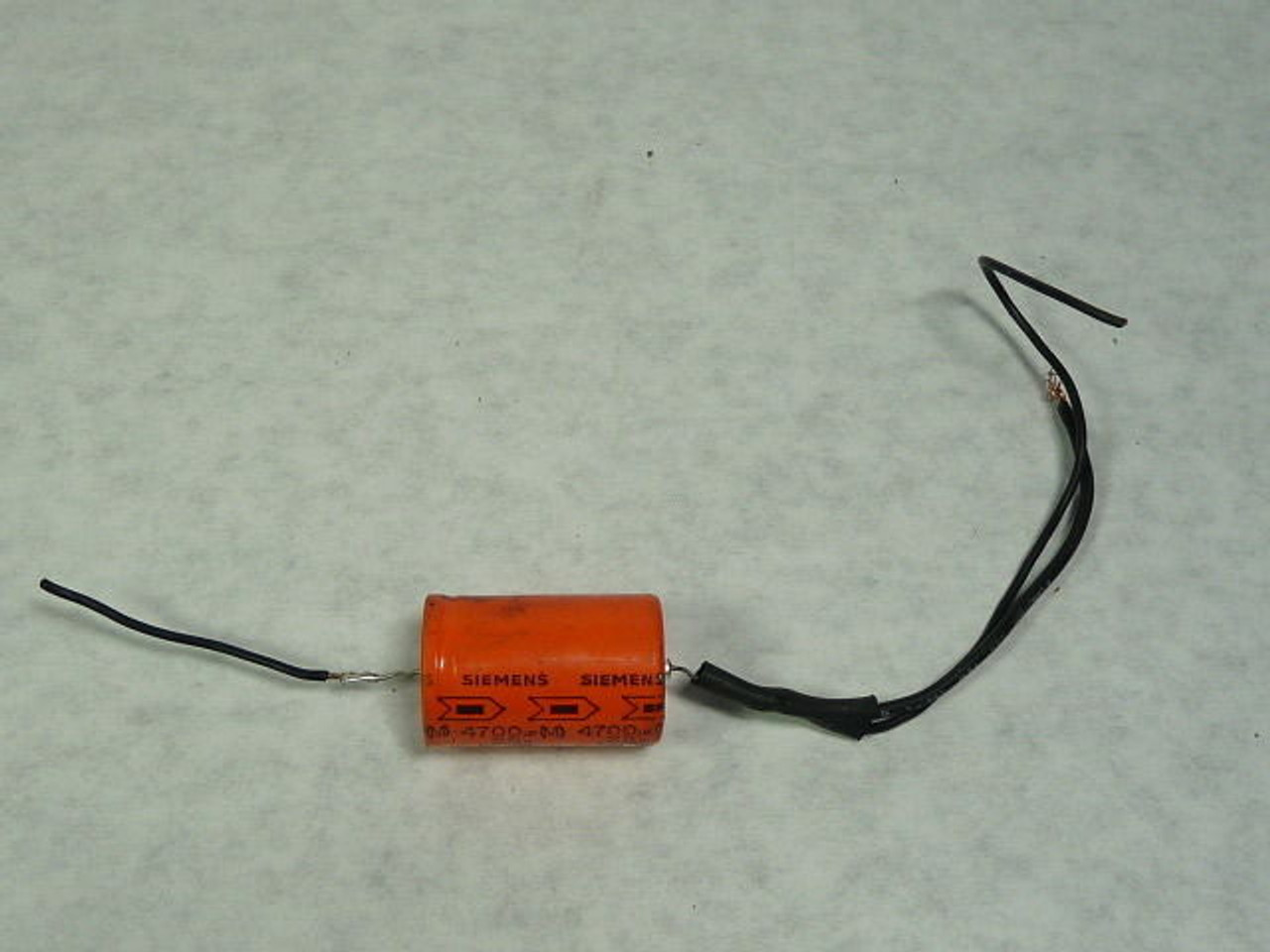 Siemens 82049 Electrolytic Axial Capacitor 4700uF 25V USED