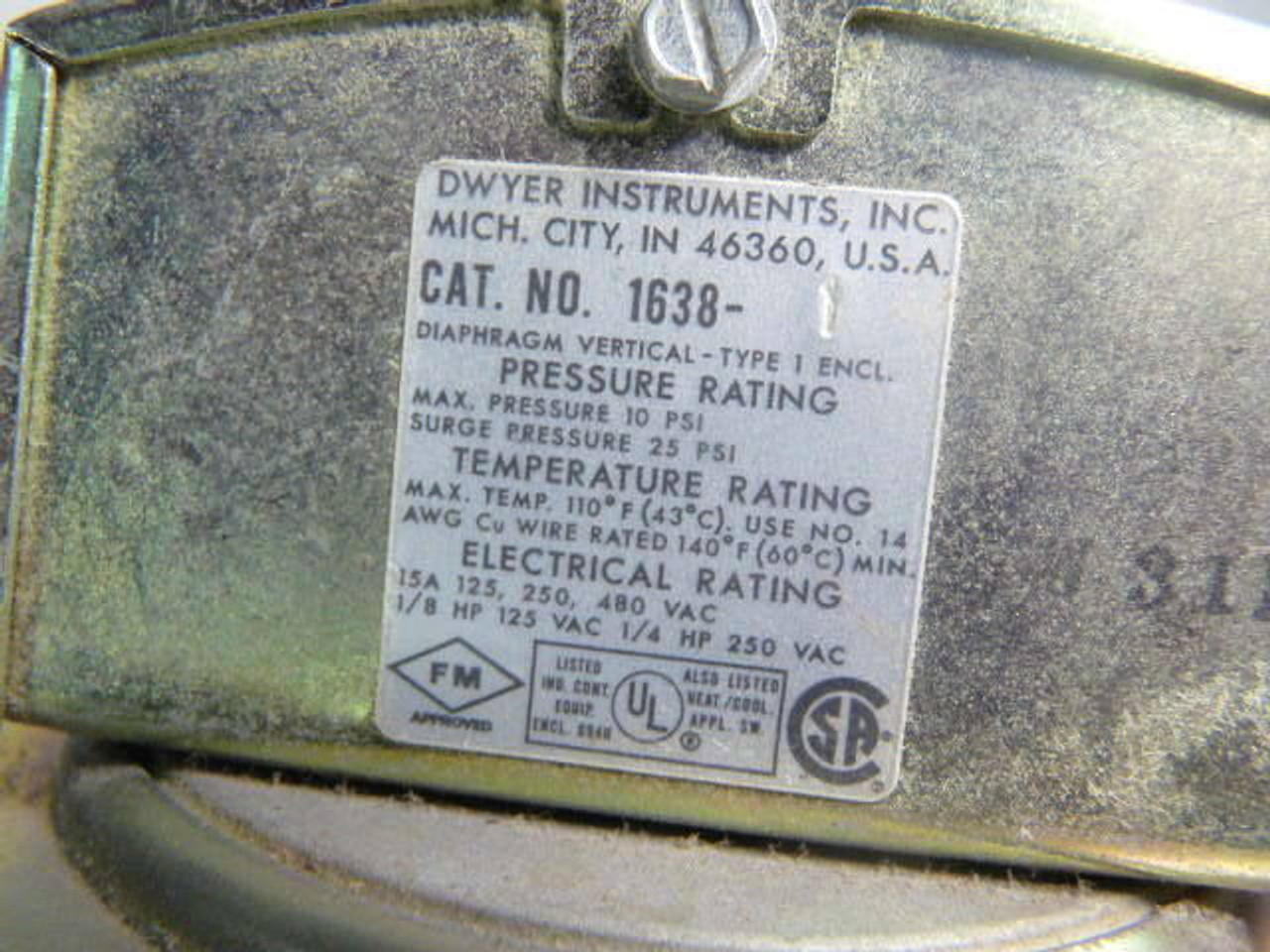 Dwyer 1638-1 Differential Pressure Switch 10 PSI 15A 480VAC USED