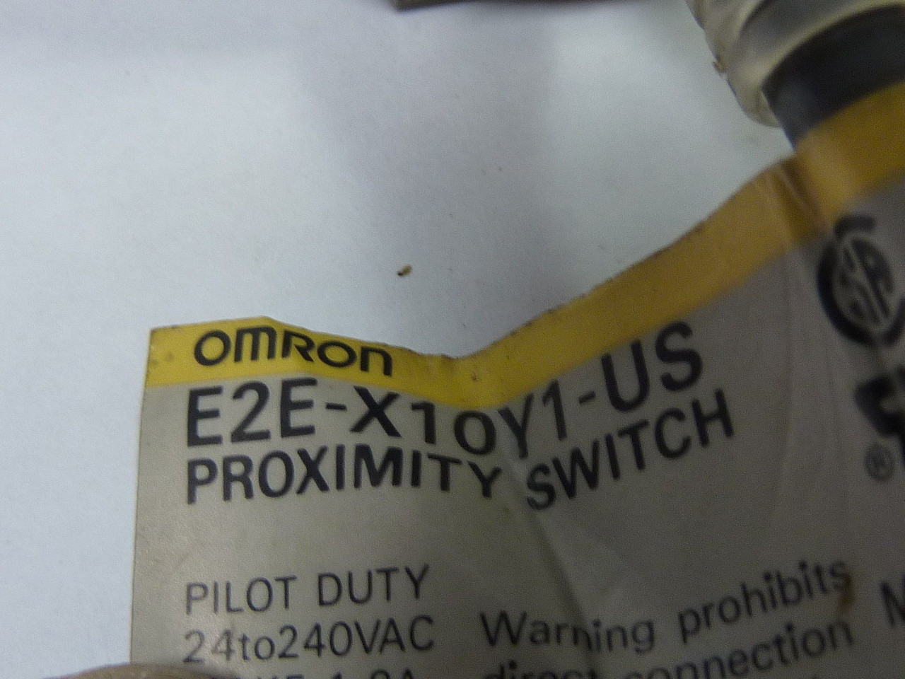 Omron E2E-X10Y1-US Inductive Proximity Sensor USED