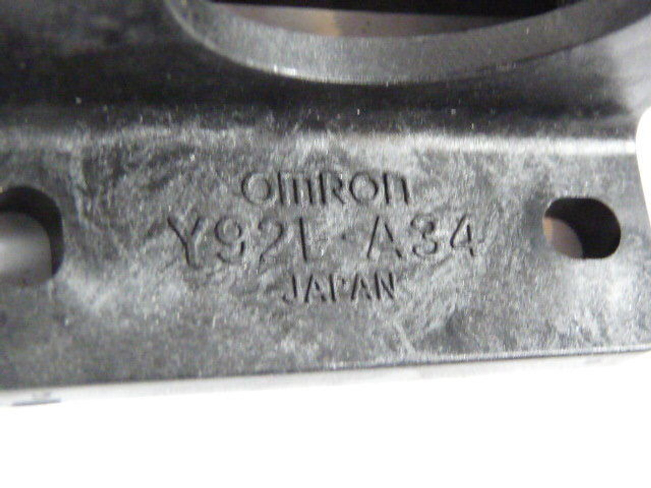 Omron Y92E-A3 Mounting Bracket for Proximity Sensor E2K-C ! NEW !