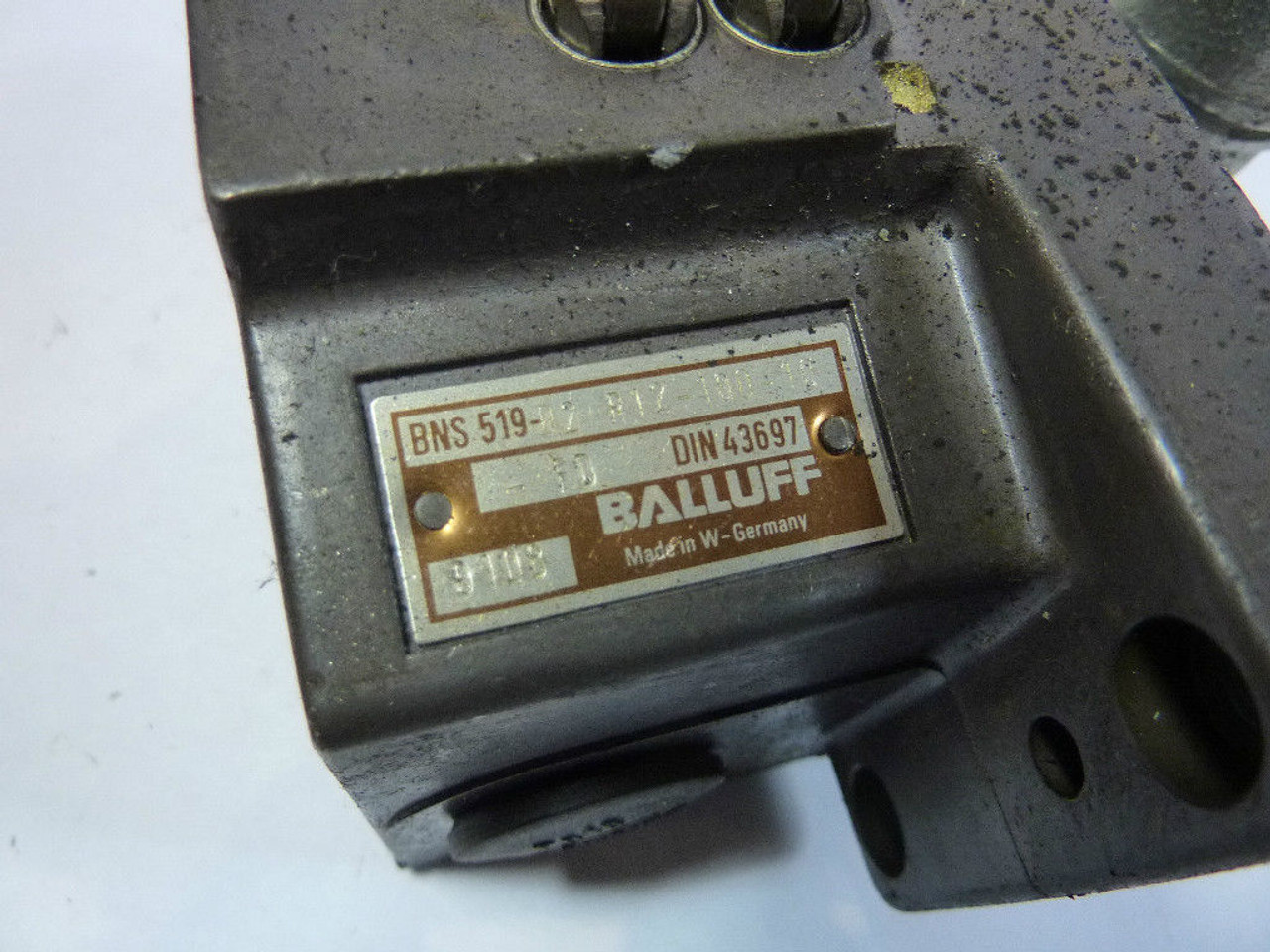 Balluff BNS-519-D2-R12-100-10 Proximity Switch USED