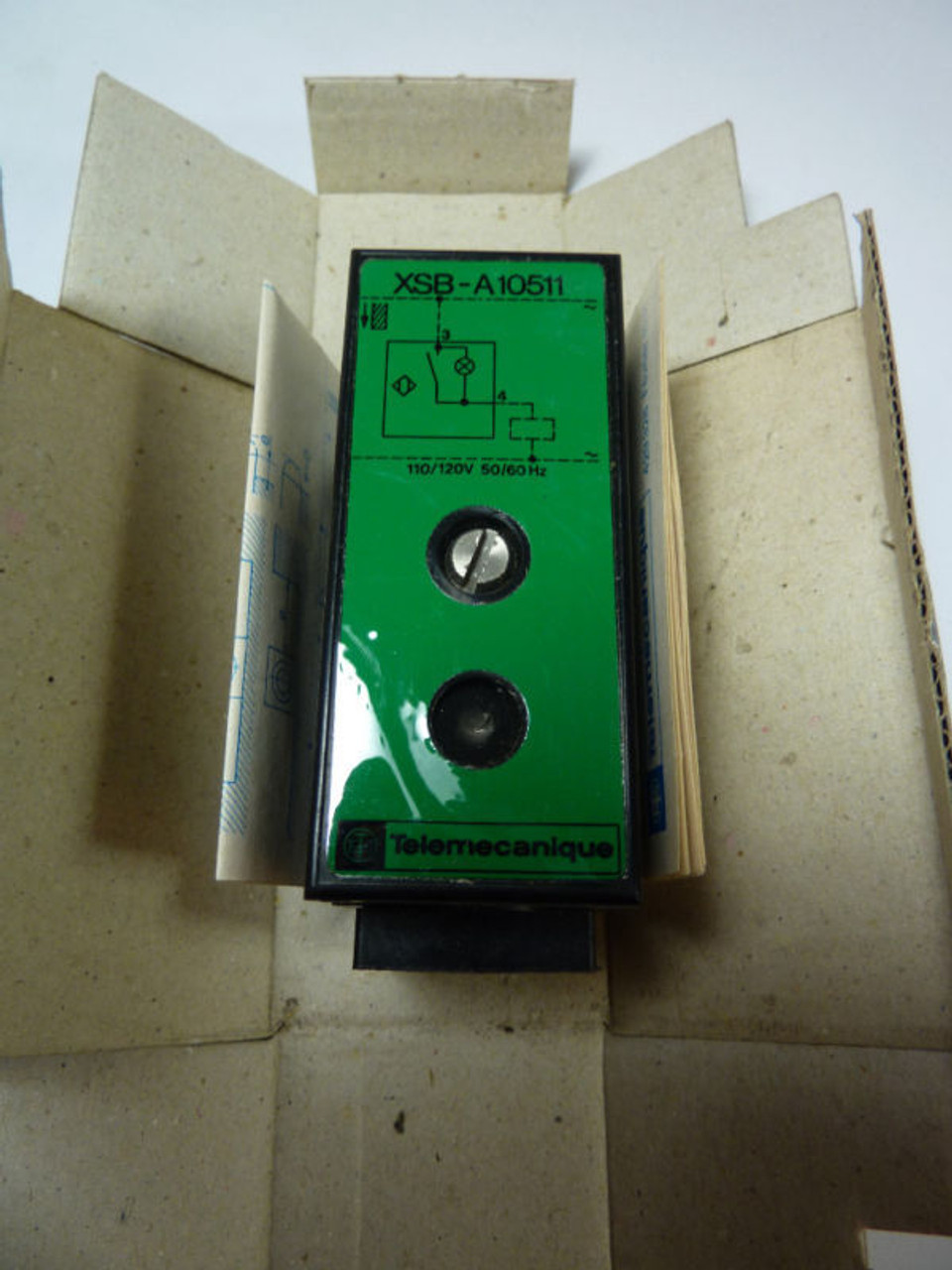 Telemecanique XSBA10511H7 Proximity Switch 120V ! NEW !