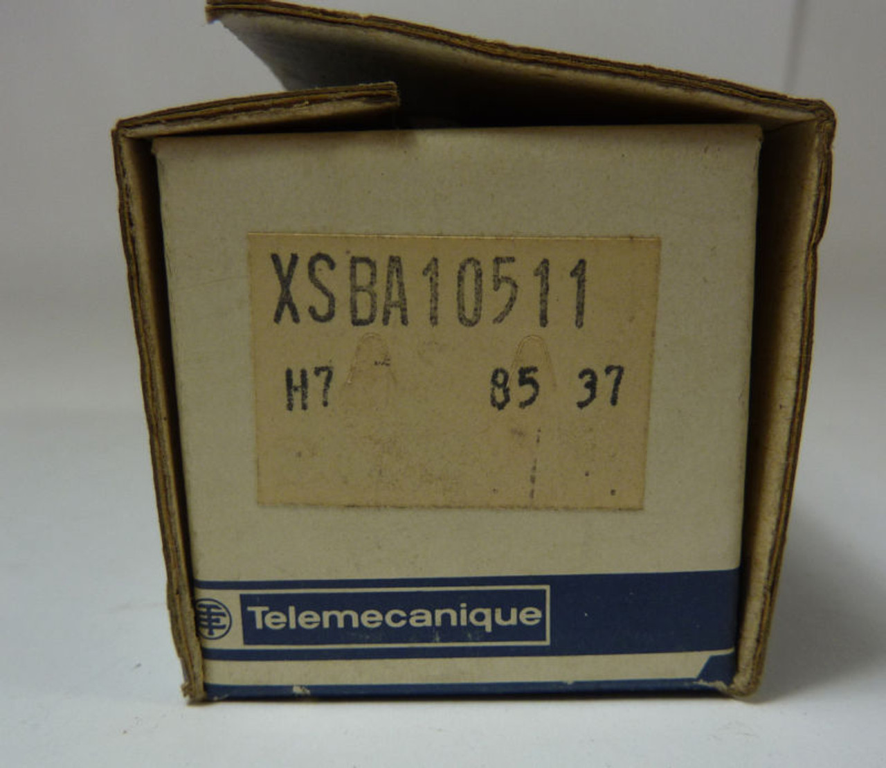 Telemecanique XSBA10511H7 Proximity Switch 120V ! NEW !