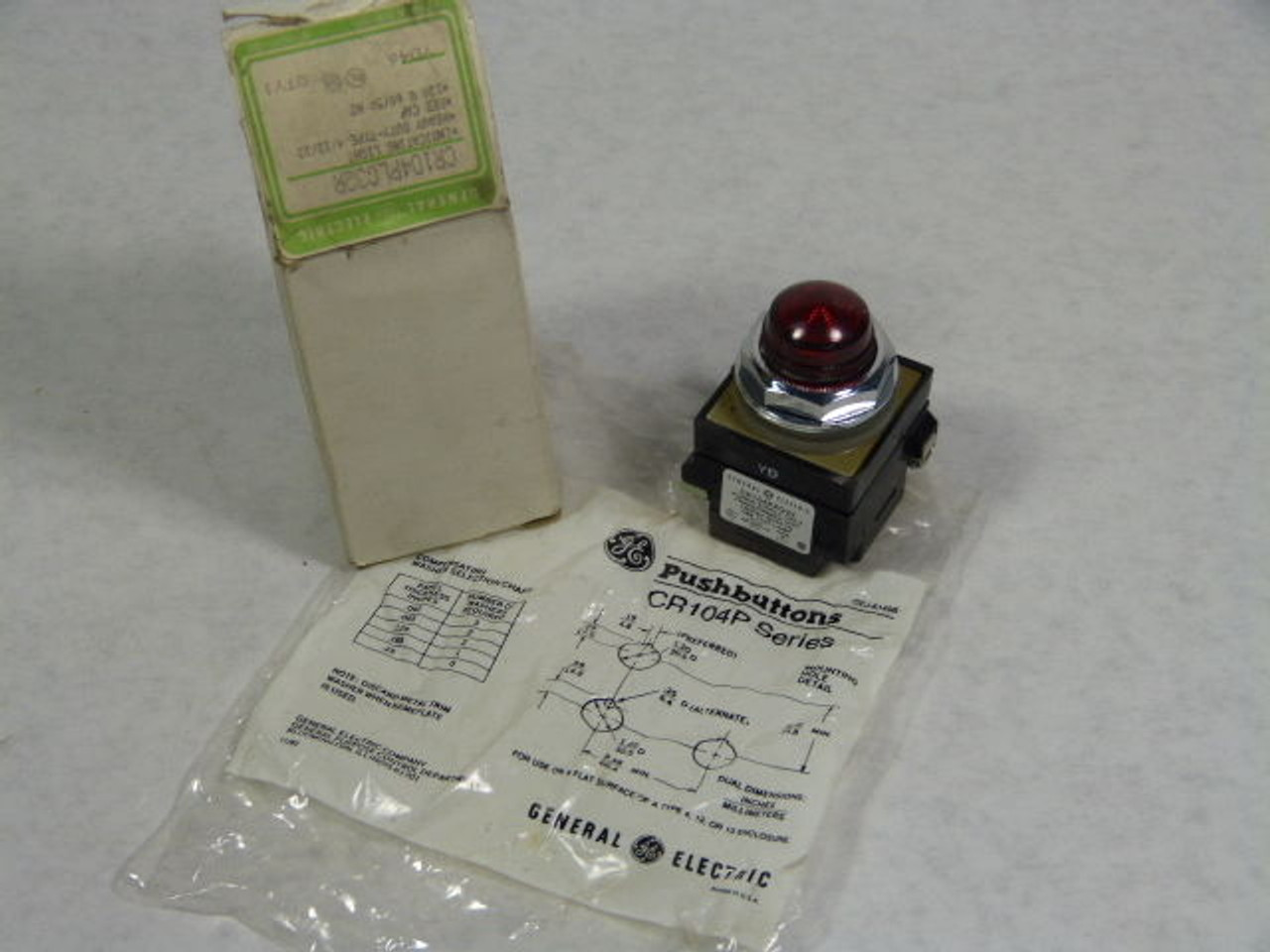 General Electric CR104PLG32R Selector Switch 2 Position ! NEW !