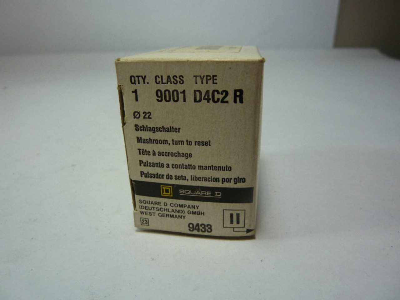 Square D 9001-D4C2R Pushbutton Operator ! NEW !