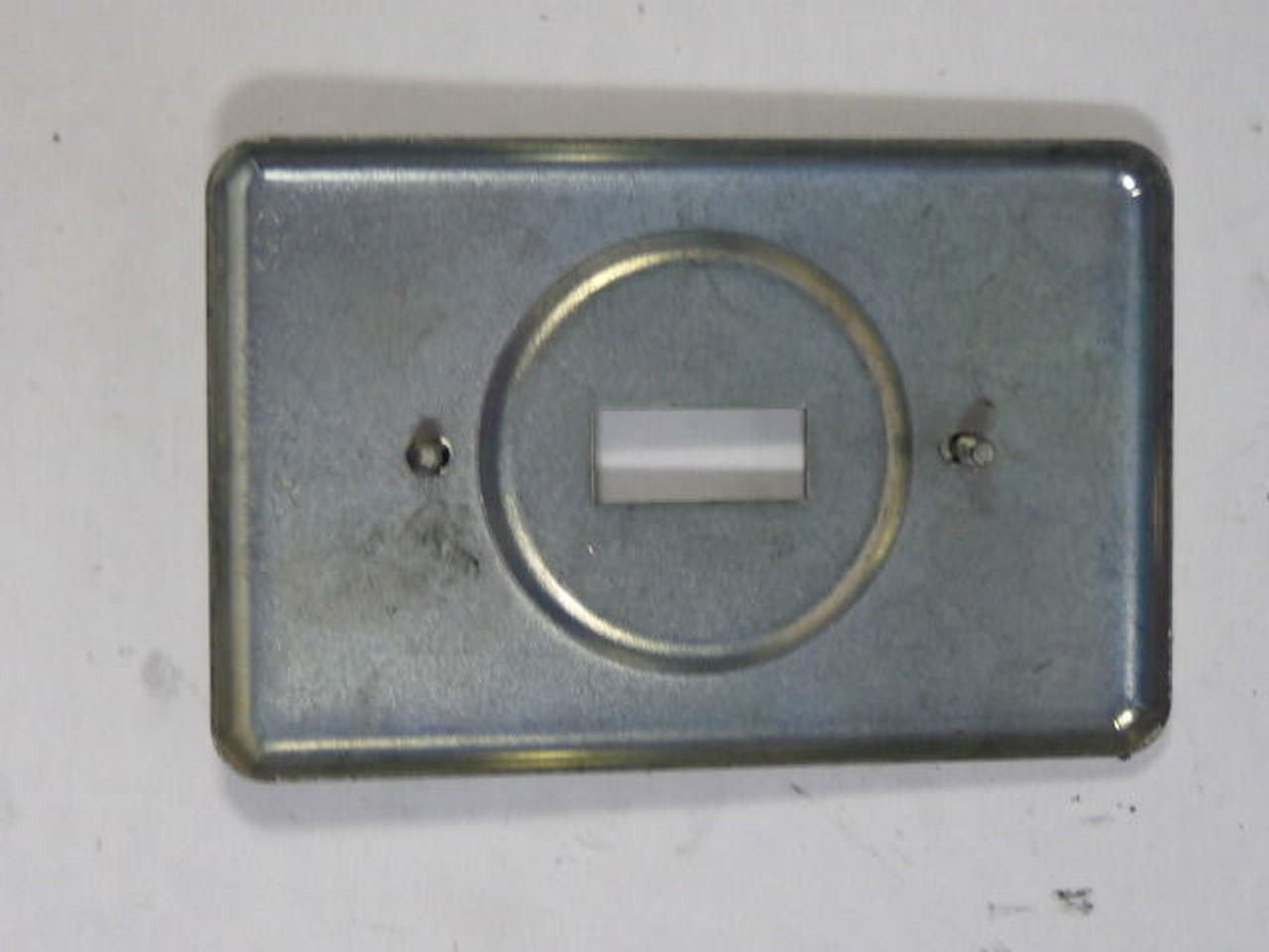 Crouse-Hinds DS-32 Cover for Toggle Switch Middle Screw Holes USED