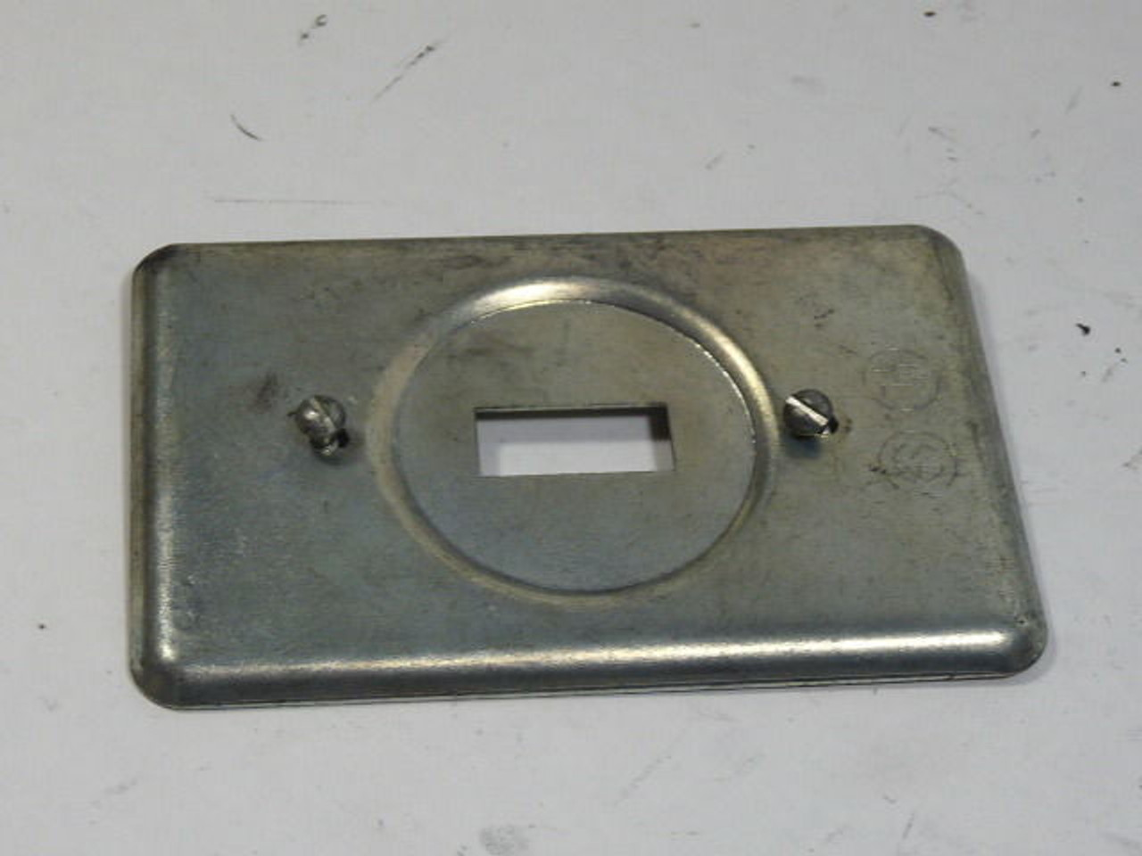 Crouse-Hinds DS-32 Cover for Toggle Switch Middle Screw Holes USED