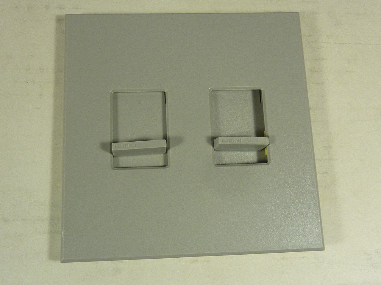 Lutron NT-SS-FB-GR Multi Switch Faceplate  Gray ! NEW !