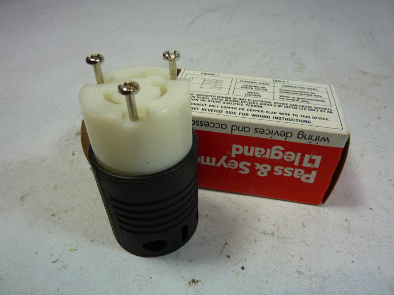 Pass Seymour L515-CCN Connector 15 Amp 125V ! NEW !