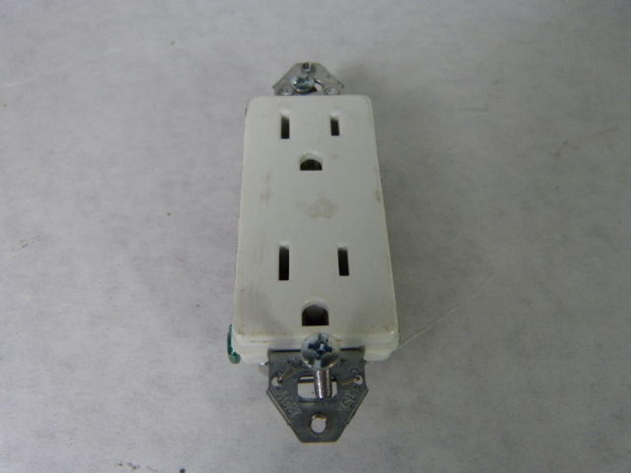 Hubbell DR15WHI Tamper-Resistant Duplex Receptacle White 15A 125V USED