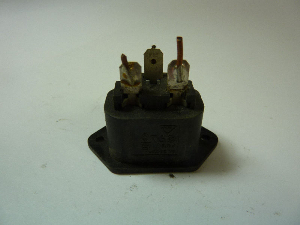 Switchcraft P675 Receptacle Adapter 6 Amp 250V USED