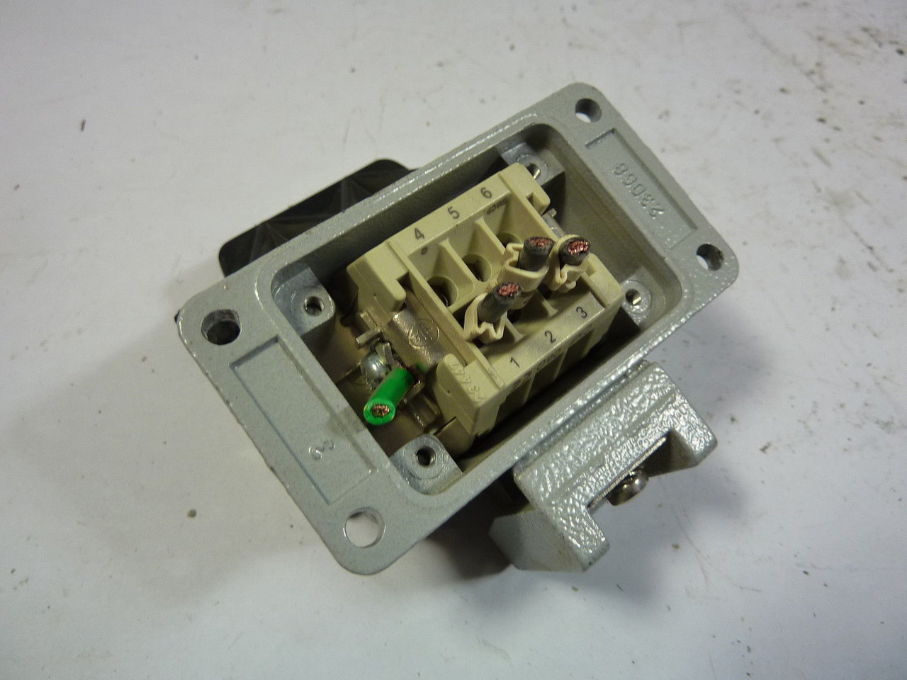 T&B 76.320.2528 Receptacle 15 Amp 400V USED