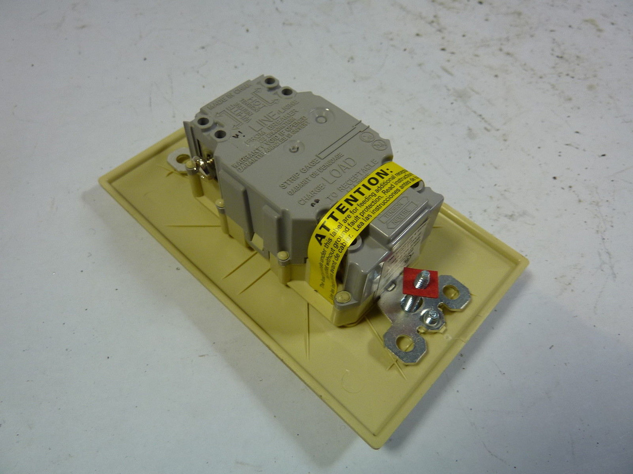 Pass Seymour B-389488 Receptacle 20 Amp 120V USED