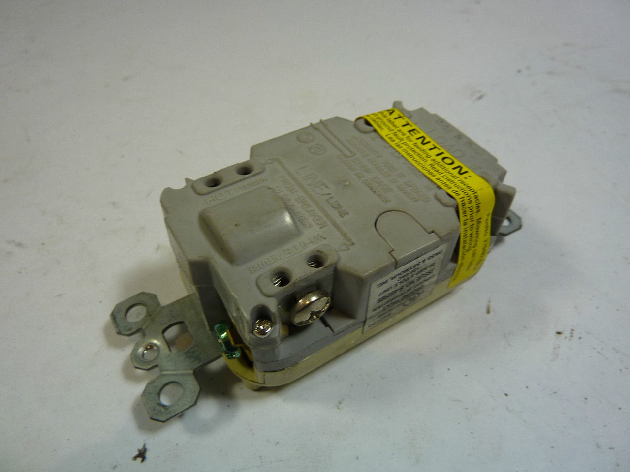 Pass Seymour B-462989 Receptacle 20 Amp 120V USED