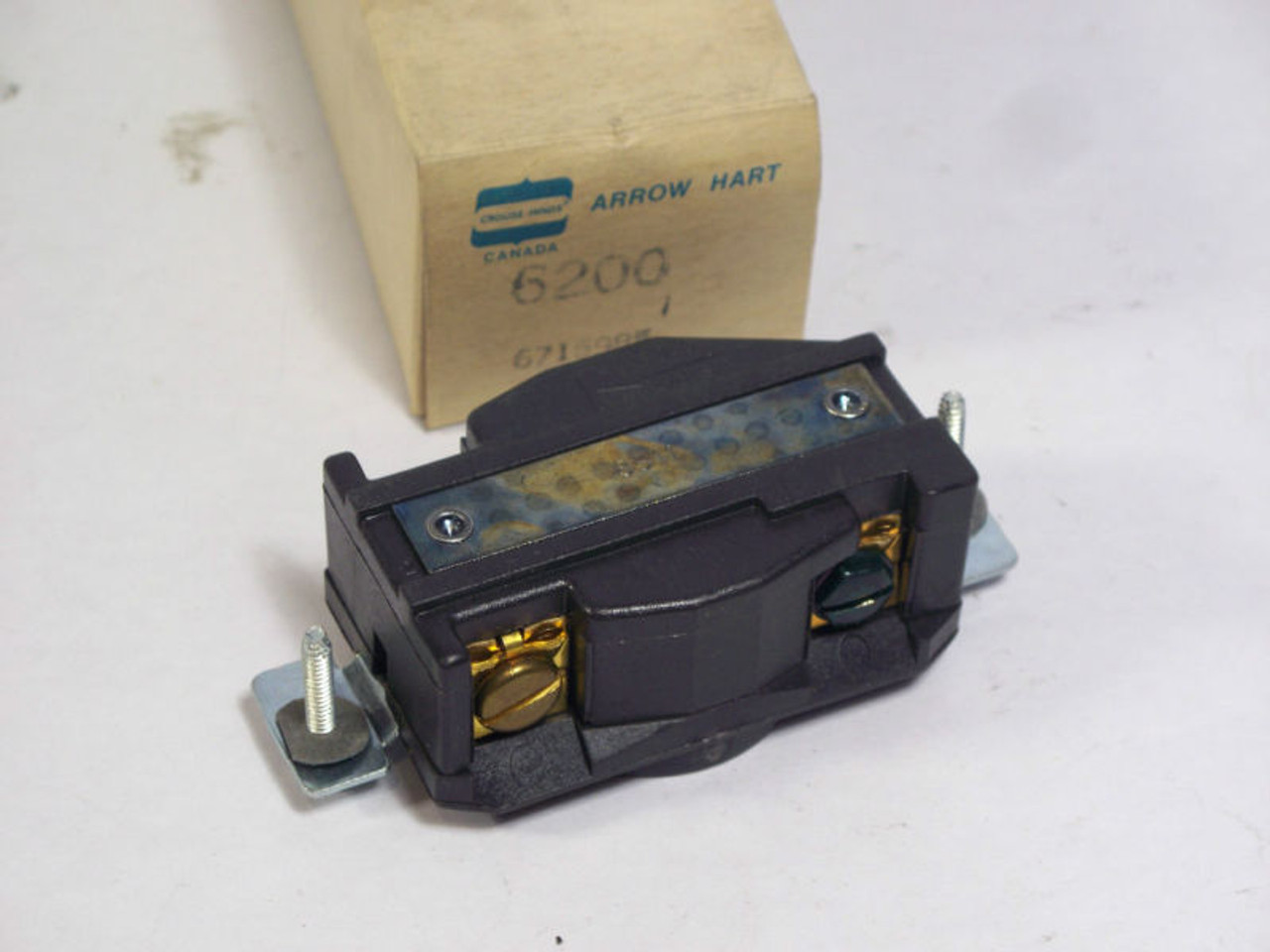 Arrow Hart 6200 Locking Receptacle 20A 125V 3W 2P ! NEW !