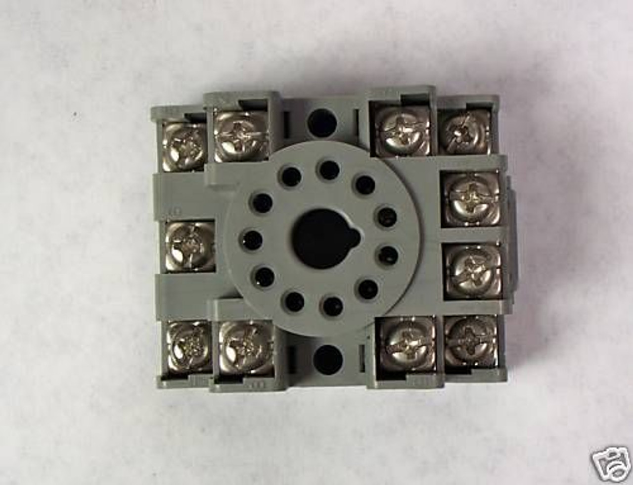 IDEC SR3P-05 11-Pin Relay Socket 10A 300V USED