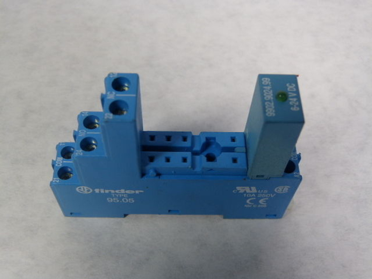 Finder 95.05 Din-Rail Screw Terminal Socket 5mm Pinning - Blue 10A 250V USED