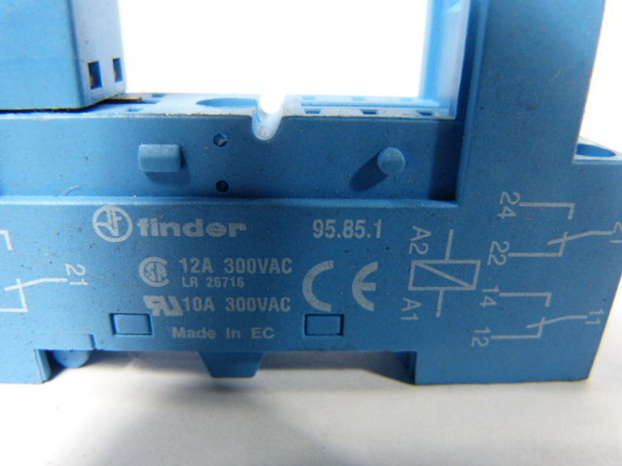 Finder 95.85.1 Relay Socket 12A 8Pin 300VAC C/W Indicator Light USED