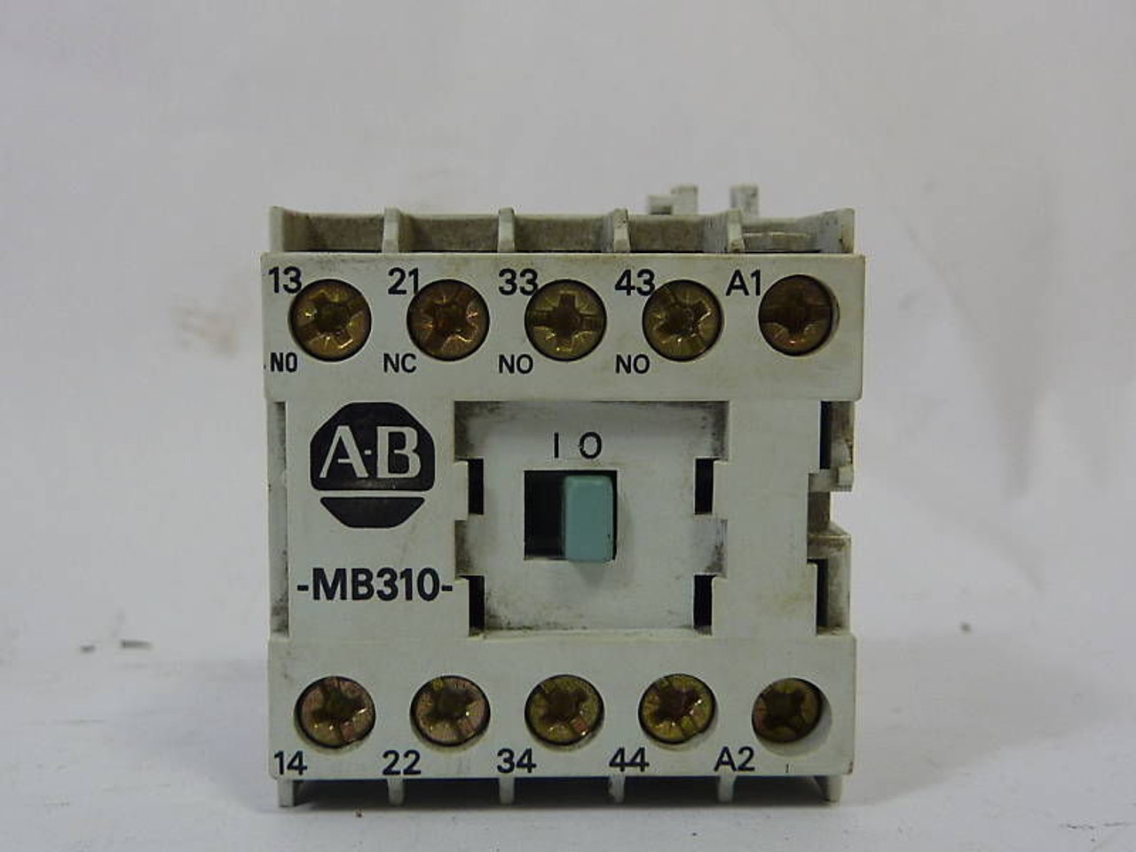 Allen-Bradley Control Relay 300VAC 10A 700-MB310* USED