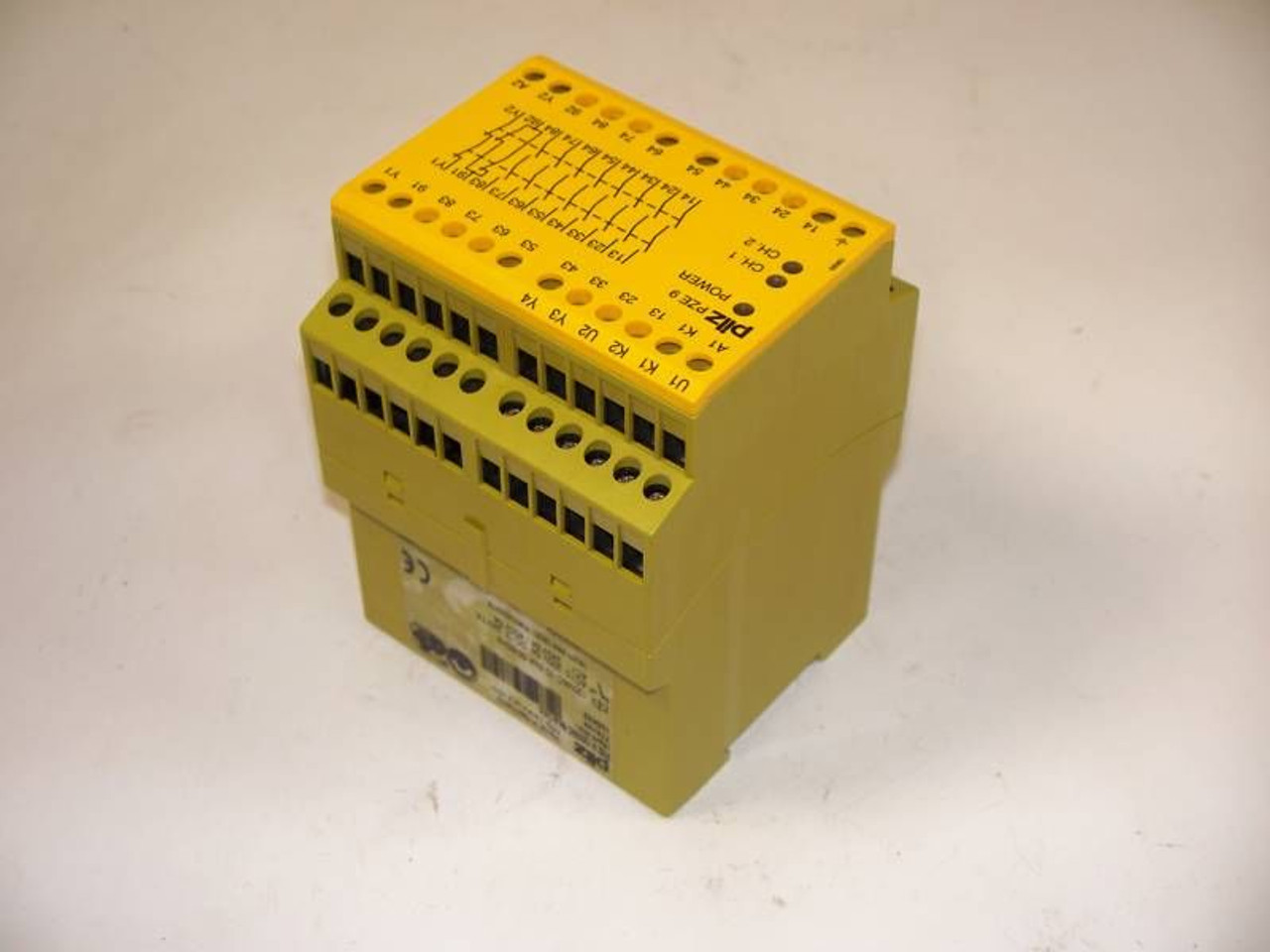 PILZ PZE9 PZE 9 120VAC 8N/O 1N/C Safety Relay USED