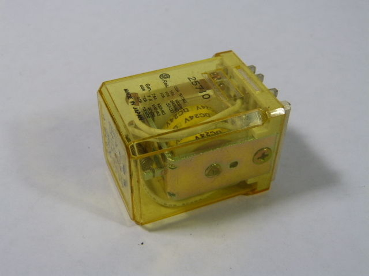 IDEC RR3B-U-DC24V Blade Relay USED