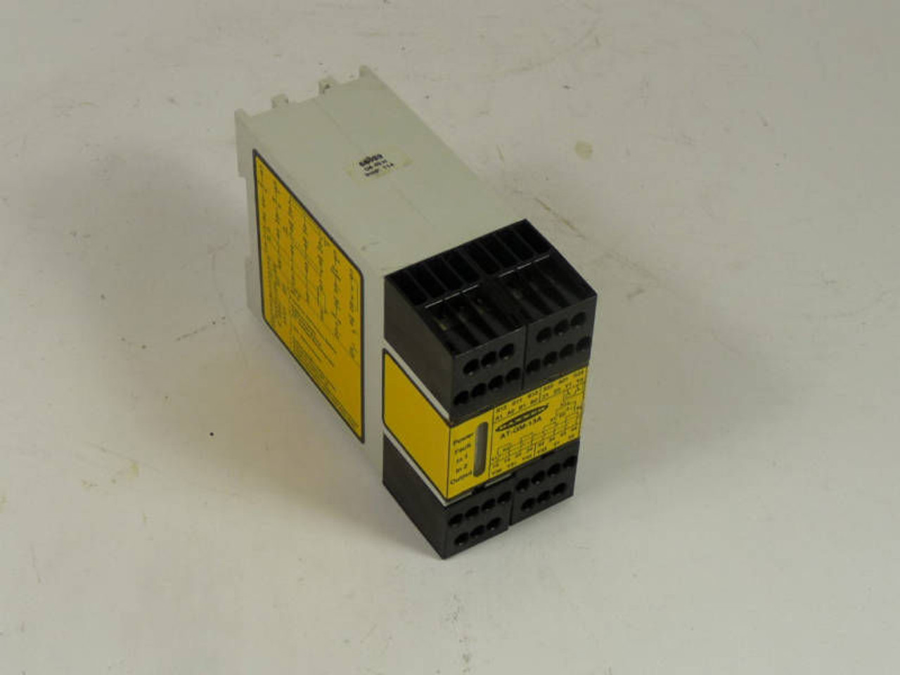 Banner Safety Relay Duo-Touch 115AC/24VDC AT-GM-13A USED