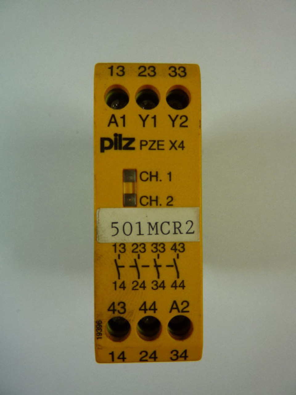 Pilz PZE-X4-4S Stop Relay 24VDC 16 Amp USED