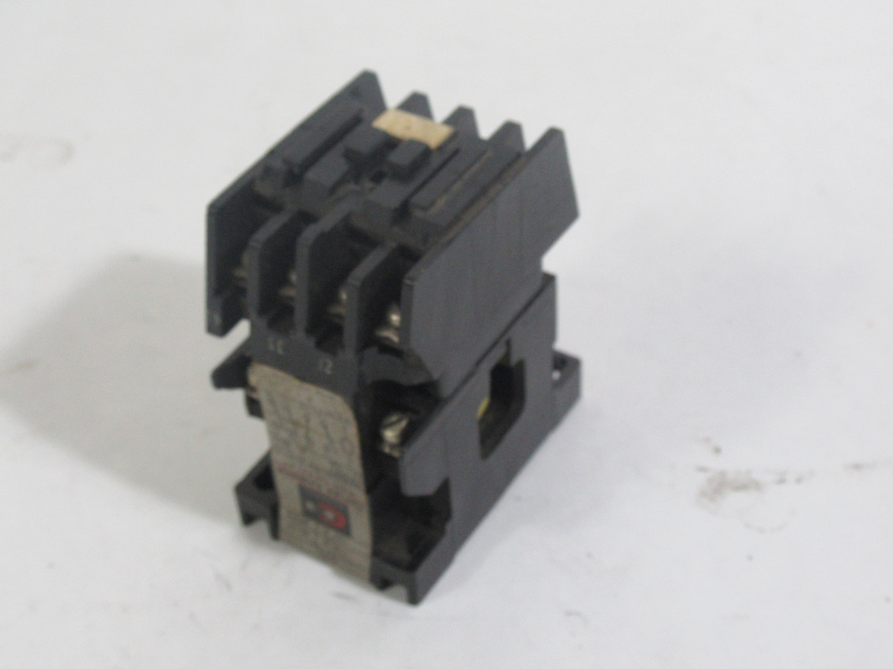 CUTLER HAMMER MD20CR31A 110/120V Type CR Relay COSMETIC DAMAGE USED