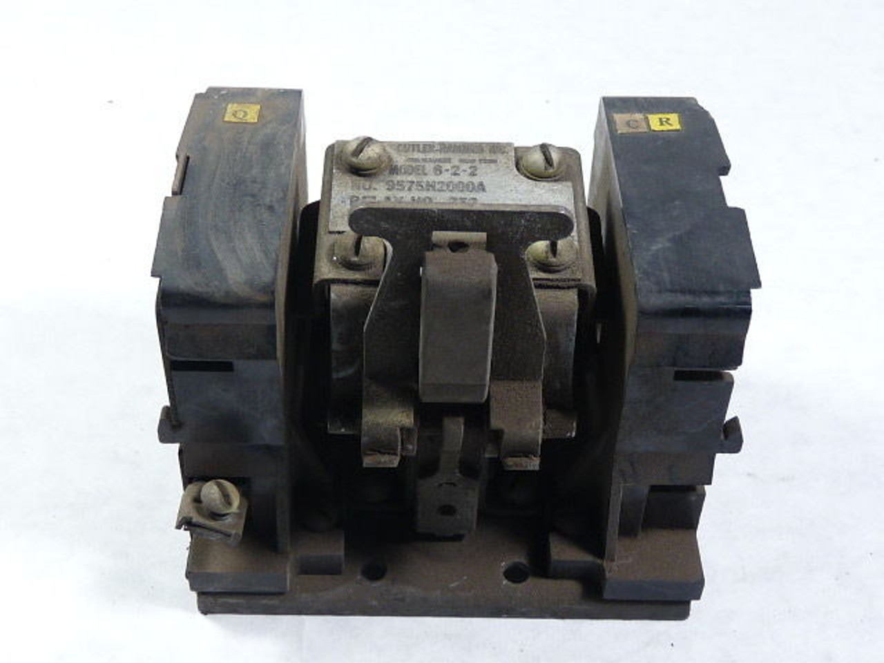 Cutler Hammer 9575H2000A Model 6-2-2 Relay 10A 110V Coil 600V Max USED