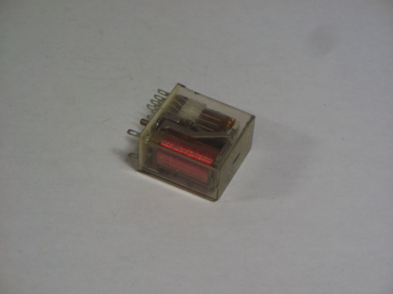 AMF R10-E1X4-V700 RELAY 24VDC 5A@28VDC 120VAC 14-Blade USED