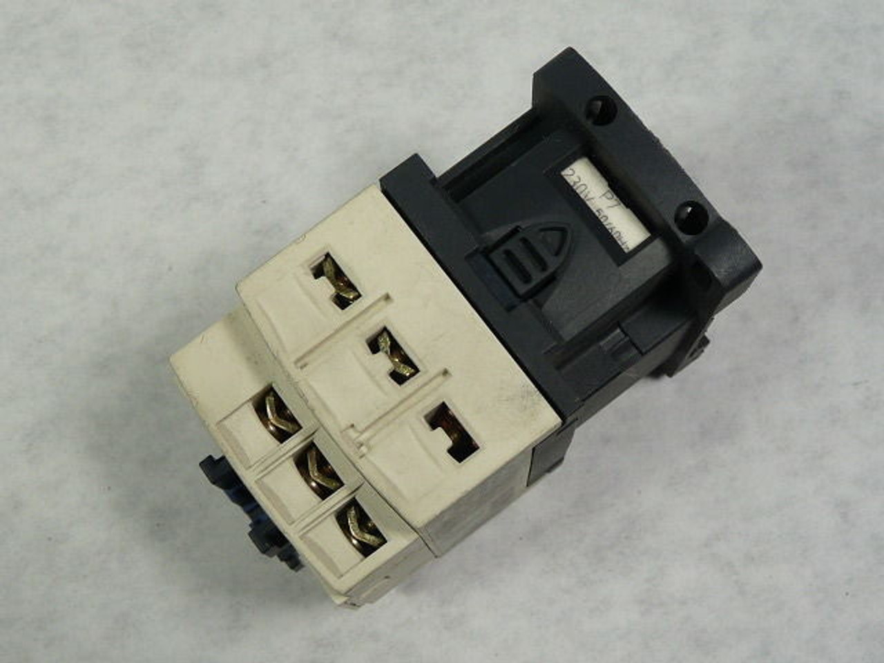 Telemecanique CAD32P7 TeSys Control Relay 10A 3NO/2NC 690V USED