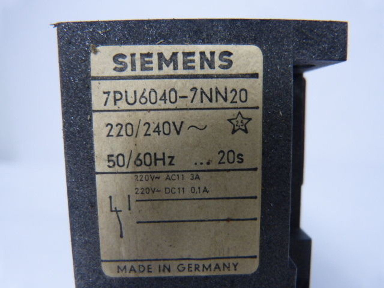 Siemens 7PU6040-7NN20 Time Delay Relay 2-20sec 220/240V 50/60Hz USED